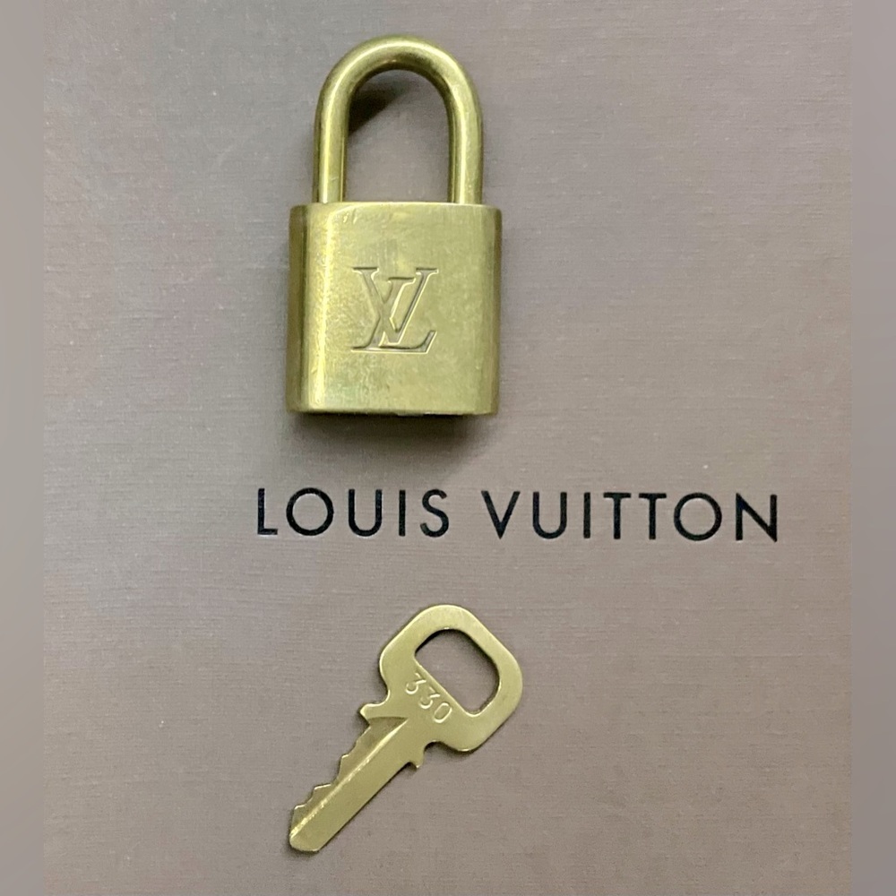#330 LV Lock&Key